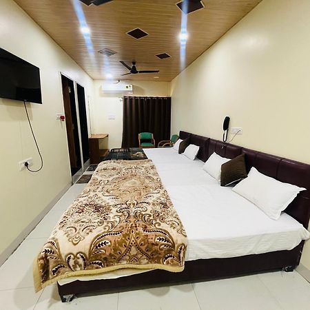 Shri Shiv Ganga Bhakt Niwas Ujaim Exterior foto