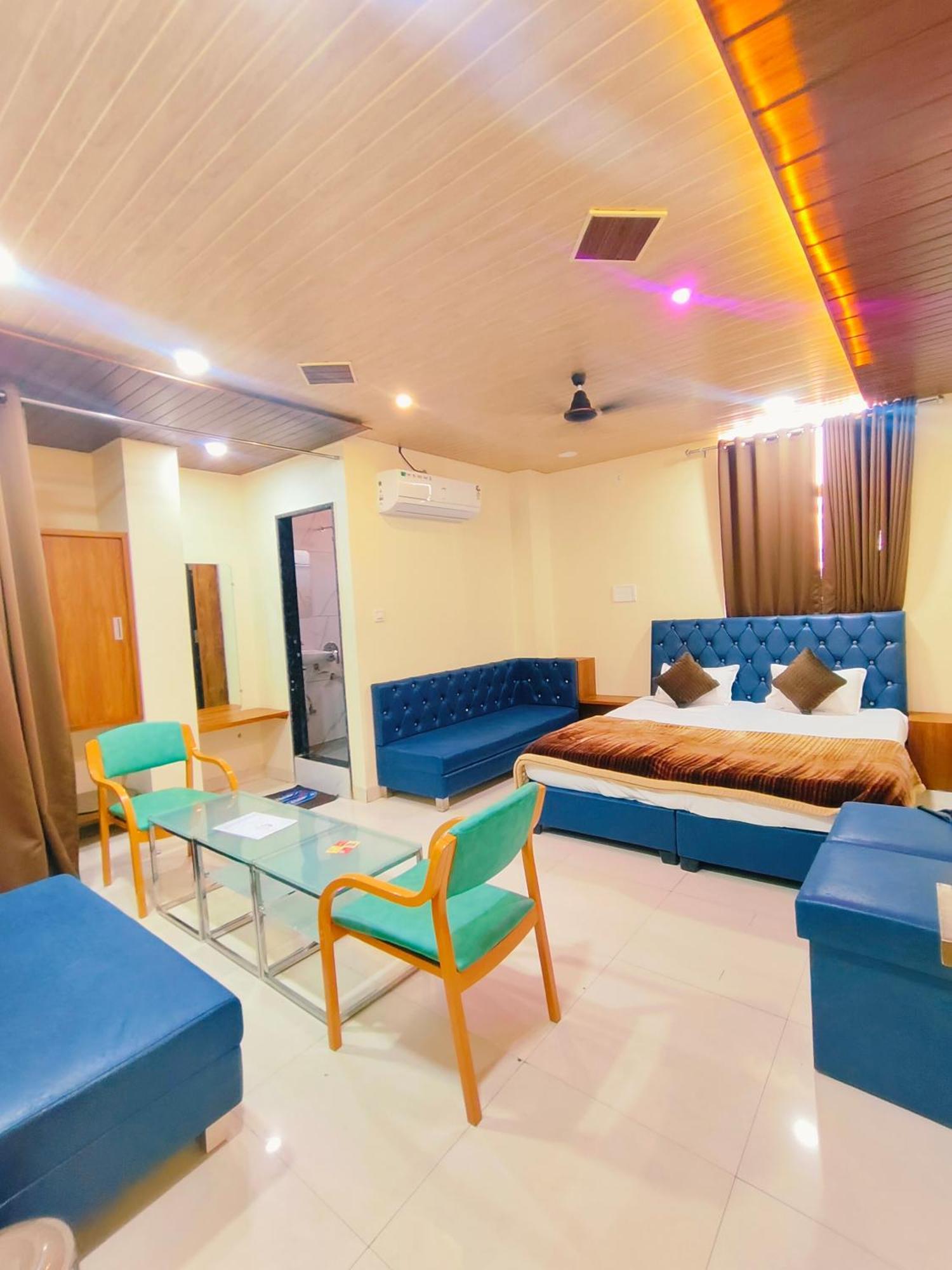 Shri Shiv Ganga Bhakt Niwas Ujaim Exterior foto