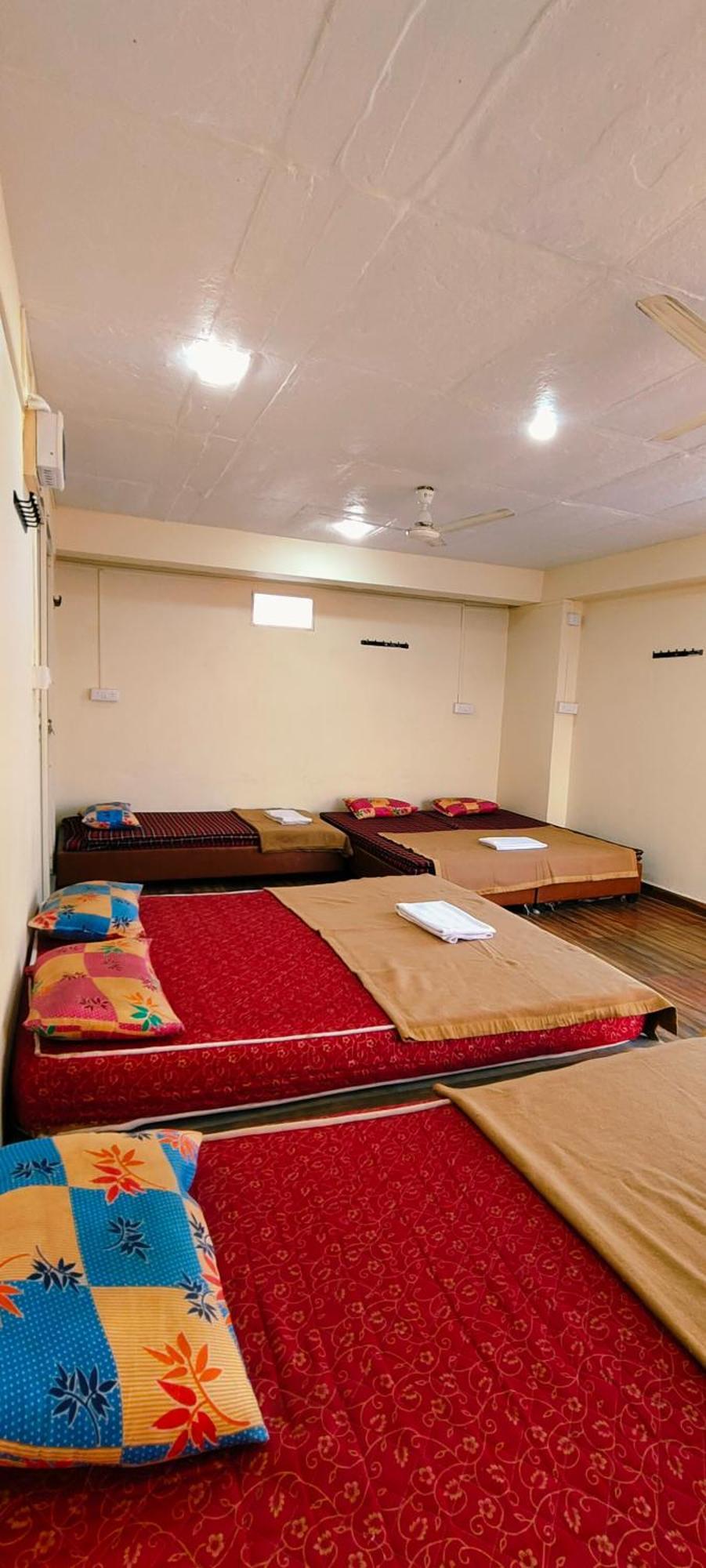 Shri Shiv Ganga Bhakt Niwas Ujaim Exterior foto