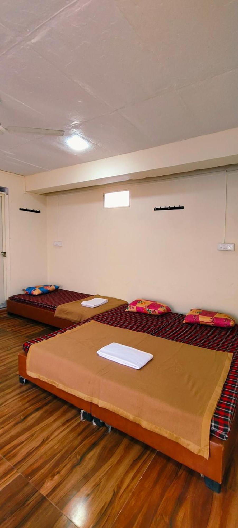 Shri Shiv Ganga Bhakt Niwas Ujaim Exterior foto