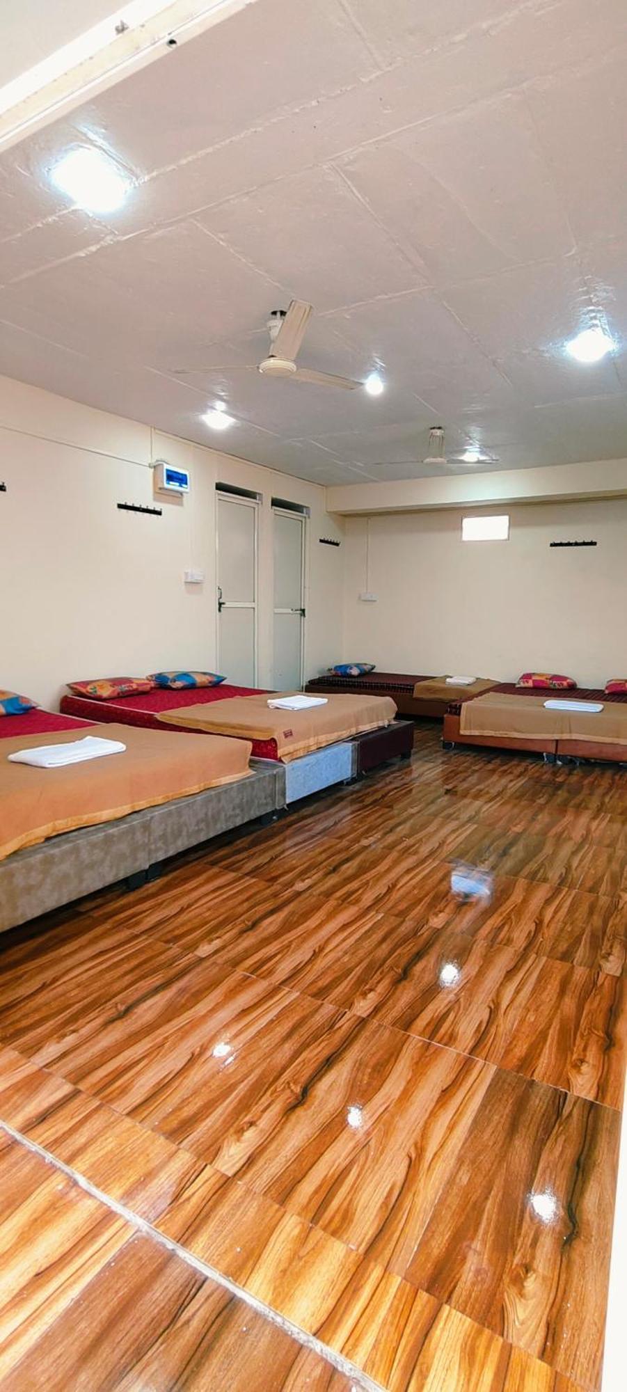 Shri Shiv Ganga Bhakt Niwas Ujaim Exterior foto
