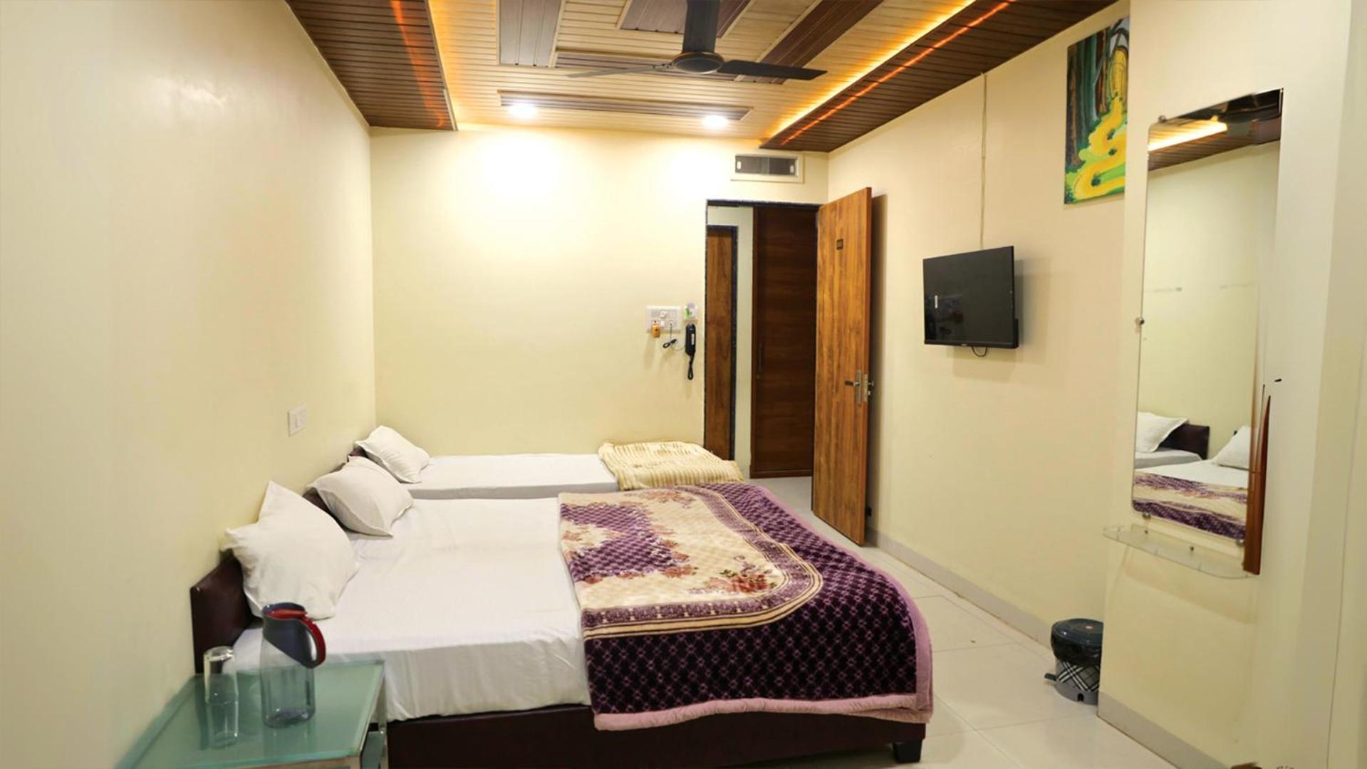 Shri Shiv Ganga Bhakt Niwas Ujaim Exterior foto