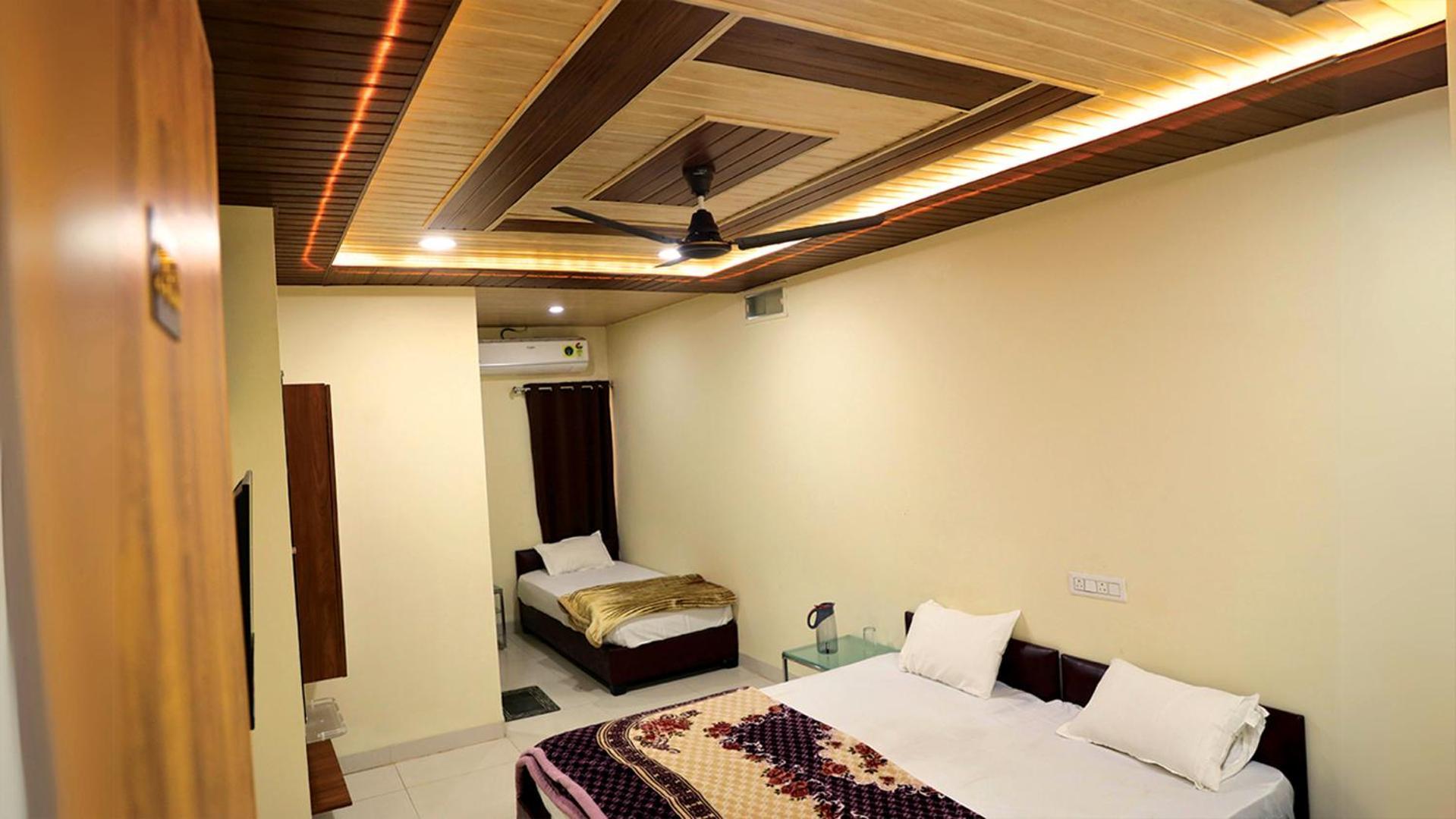 Shri Shiv Ganga Bhakt Niwas Ujaim Exterior foto