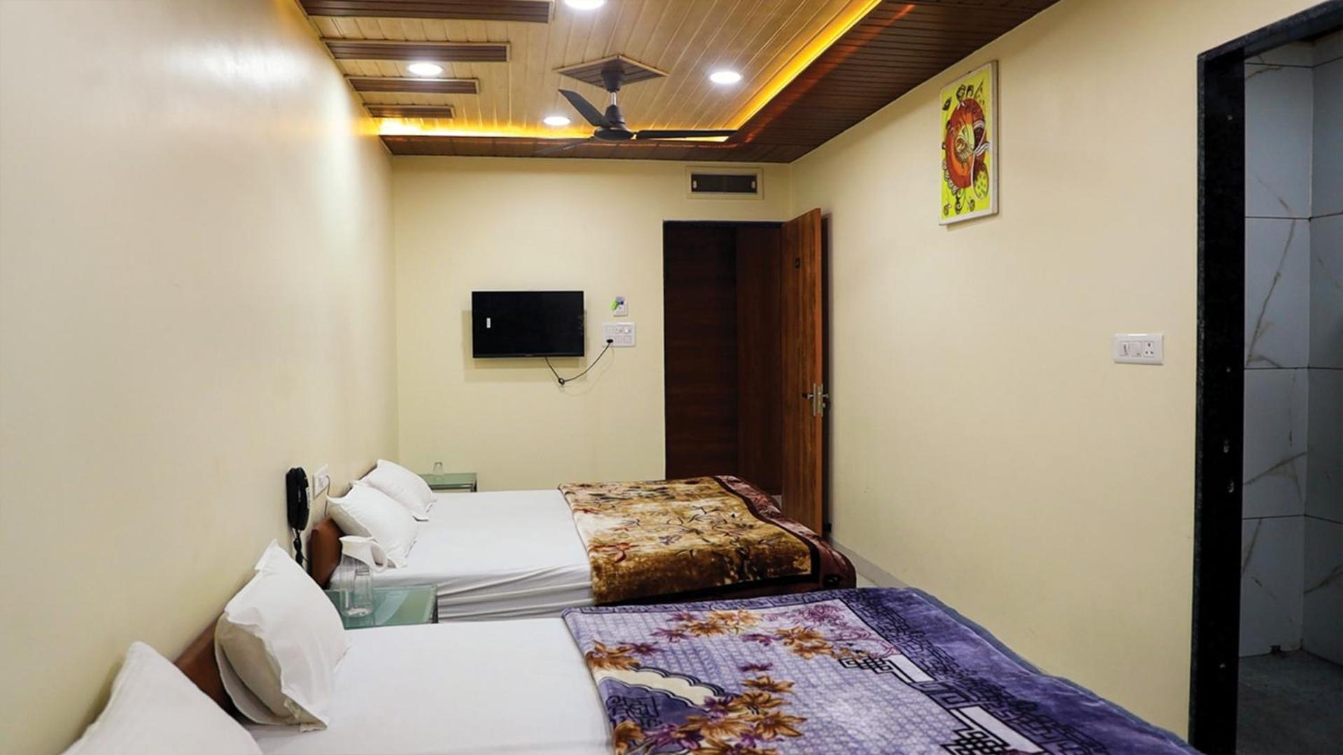 Shri Shiv Ganga Bhakt Niwas Ujaim Exterior foto