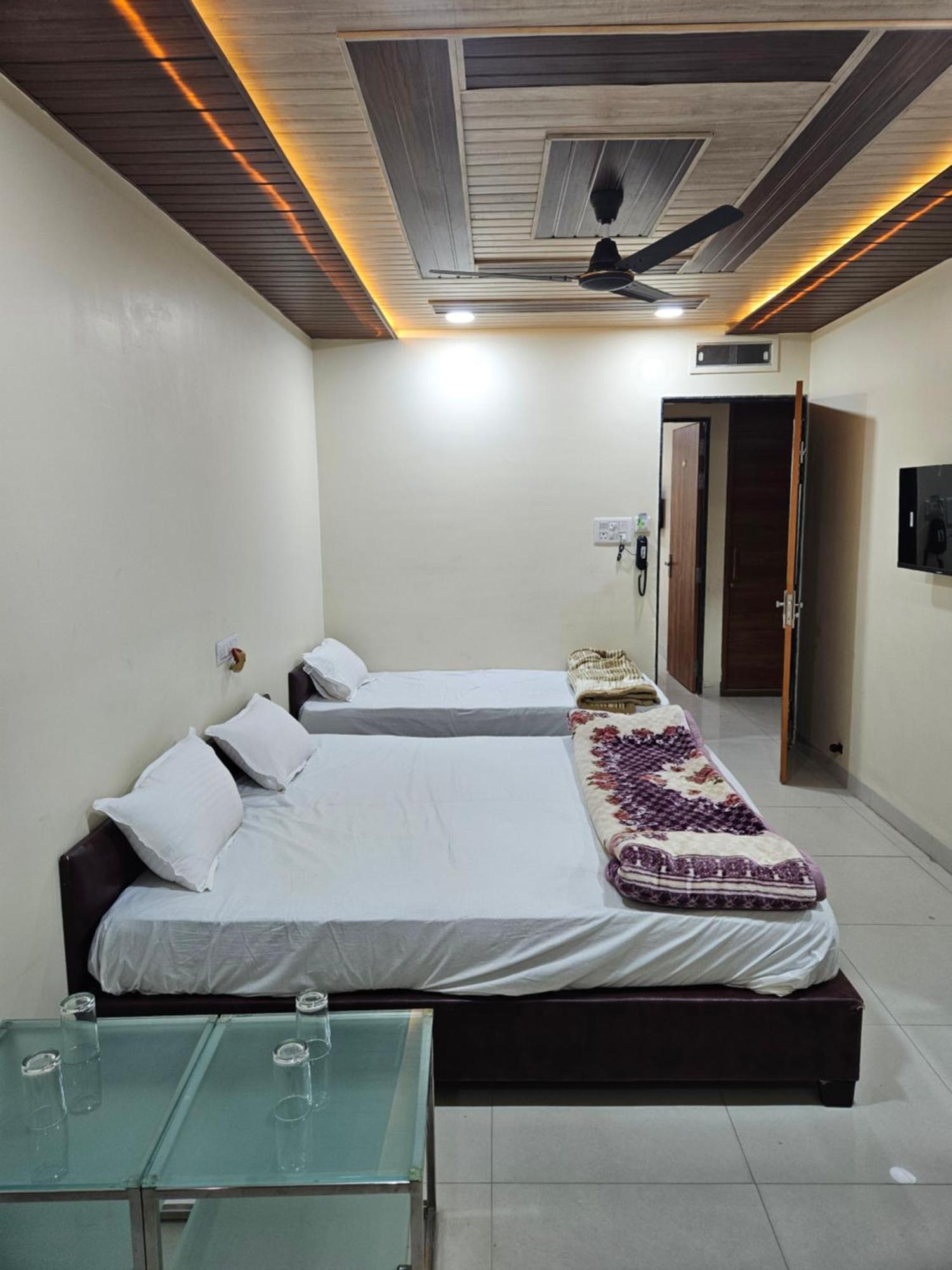 Shri Shiv Ganga Bhakt Niwas Ujaim Exterior foto