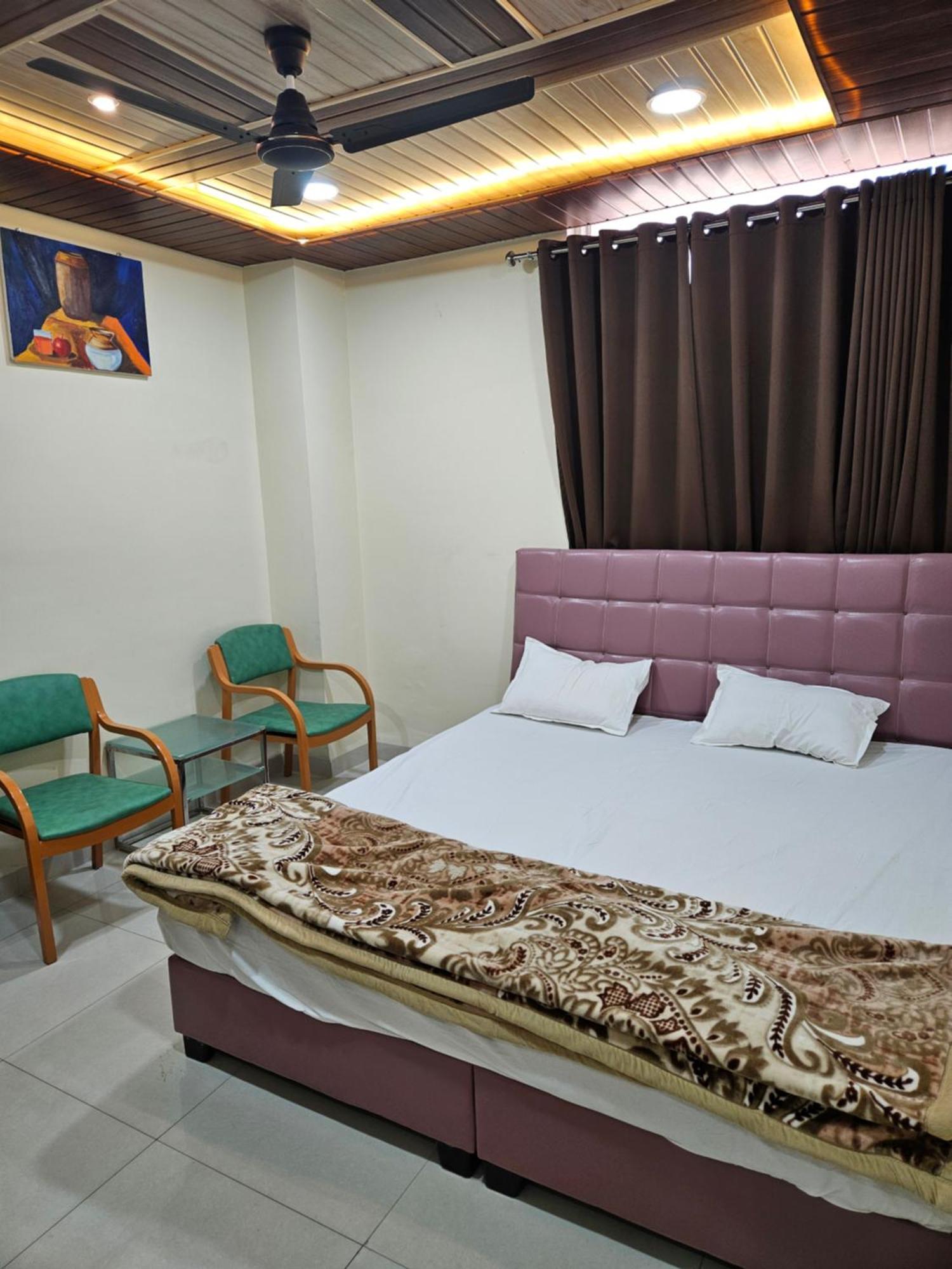 Shri Shiv Ganga Bhakt Niwas Ujaim Exterior foto