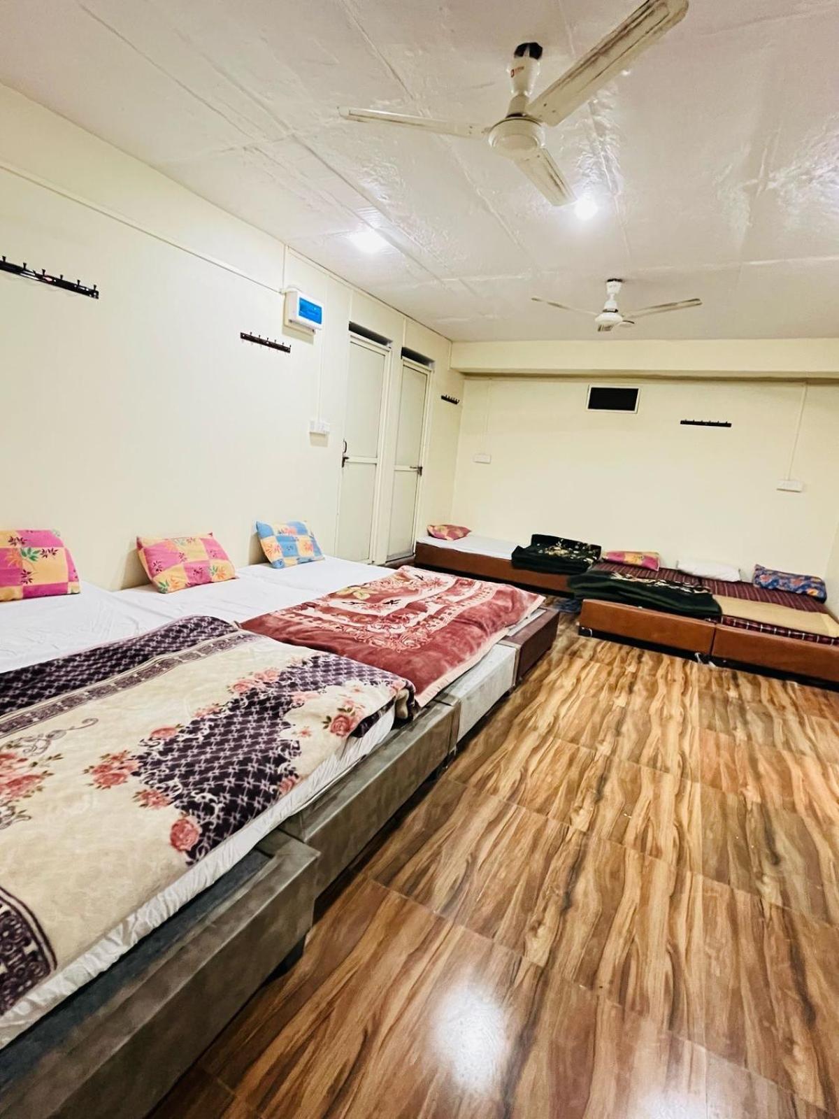 Shri Shiv Ganga Bhakt Niwas Ujaim Exterior foto